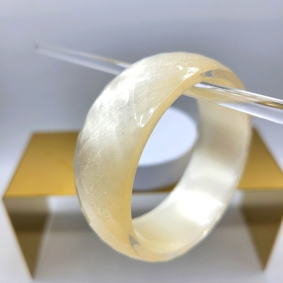 Vintage Cream Bangle Bracelet / Lucite / Beveled - Picture 1 of 4